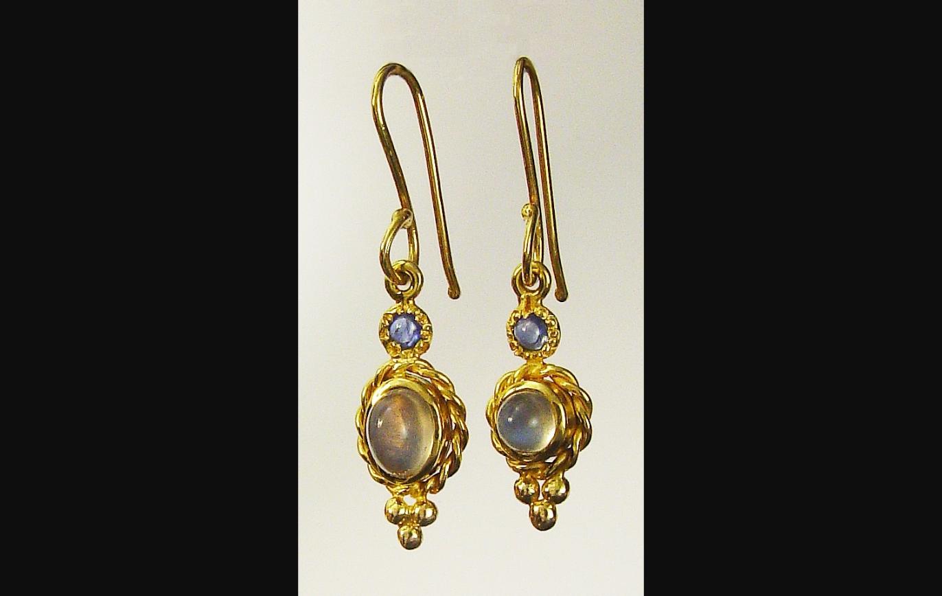 Collar y aretes a juego